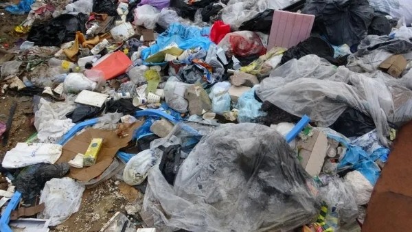 Üsküdar'ın kalbi çöplüğe döndü! Vatandaş isyan etti: Gelin şu rezaleti görün